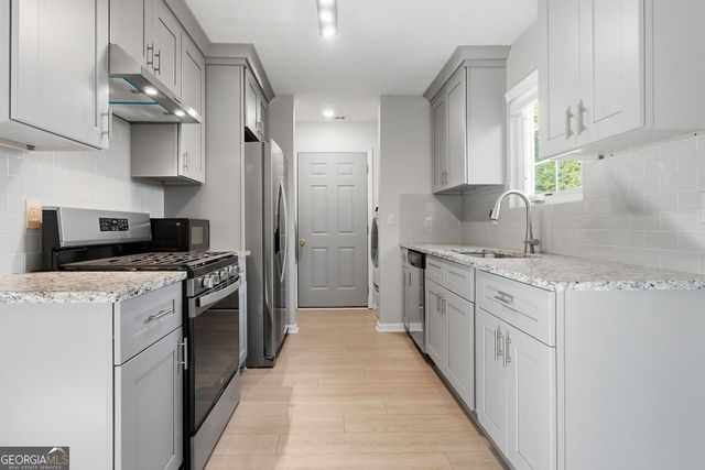 1215 Hillcrest Glenn Circle, Sugar Hill, GA 30518