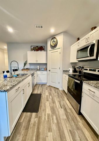 302 Del Monte Drive, Huntsville, TX 77320