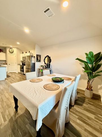 302 Del Monte Drive, Huntsville, TX 77320