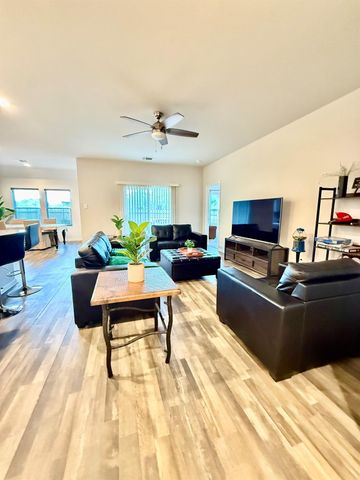 302 Del Monte Drive, Huntsville, TX 77320