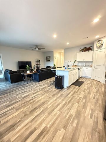 302 Del Monte Drive, Huntsville, TX 77320