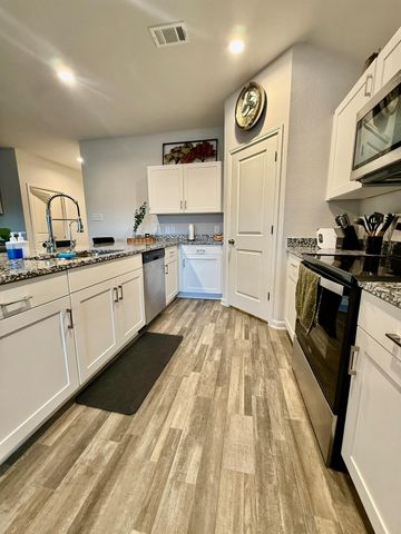 302 Del Monte Drive, Huntsville, TX 77320