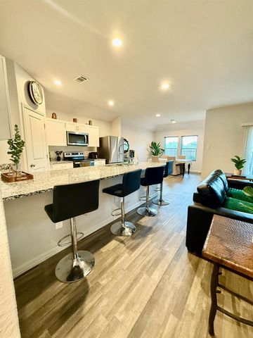 302 Del Monte Drive, Huntsville, TX 77320