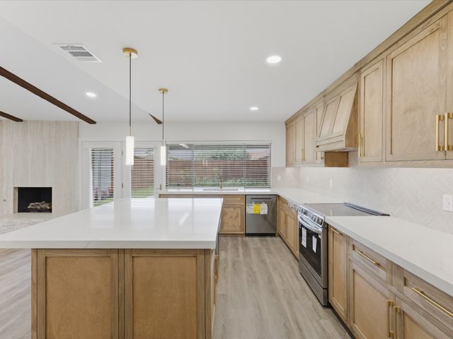 1907 Rambling Ridge Lane, Carrollton, TX 75007