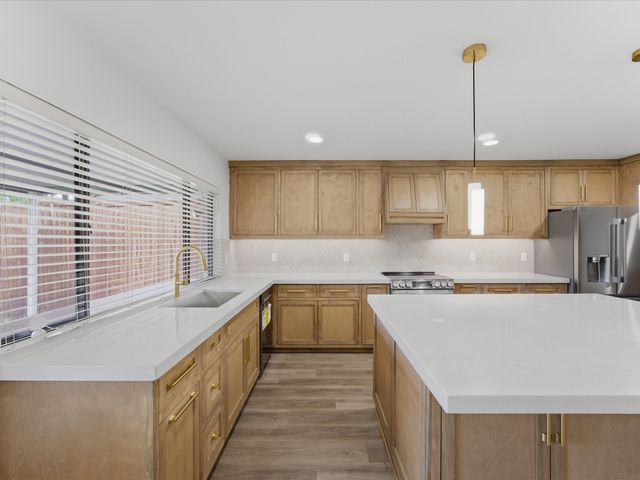 1907 Rambling Ridge Lane, Carrollton, TX 75007