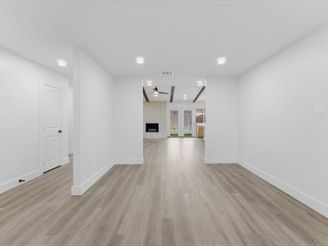 1907 Rambling Ridge Lane, Carrollton, TX 75007