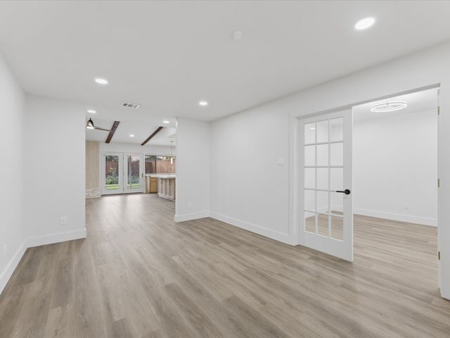 1907 Rambling Ridge Lane, Carrollton, TX 75007