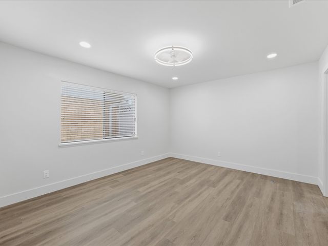 1907 Rambling Ridge Lane, Carrollton, TX 75007