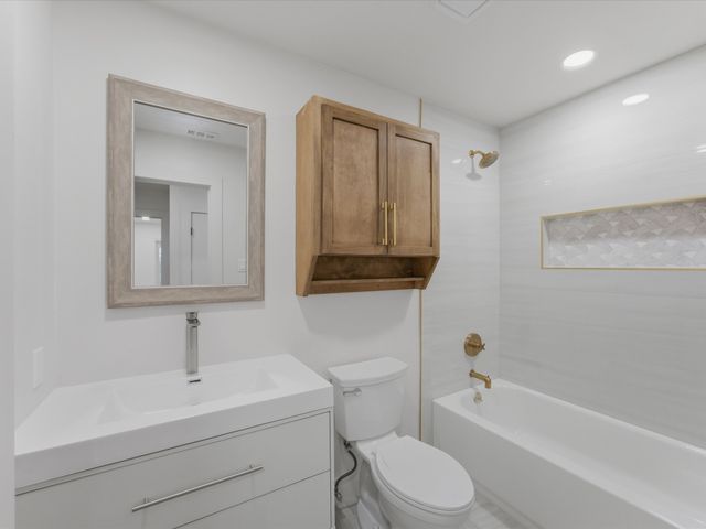 1907 Rambling Ridge Lane, Carrollton, TX 75007