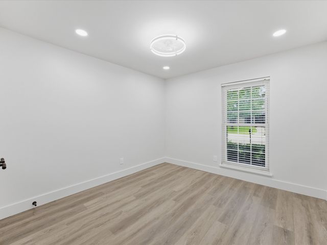 1907 Rambling Ridge Lane, Carrollton, TX 75007