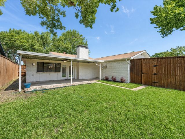 1907 Rambling Ridge Lane, Carrollton, TX 75007