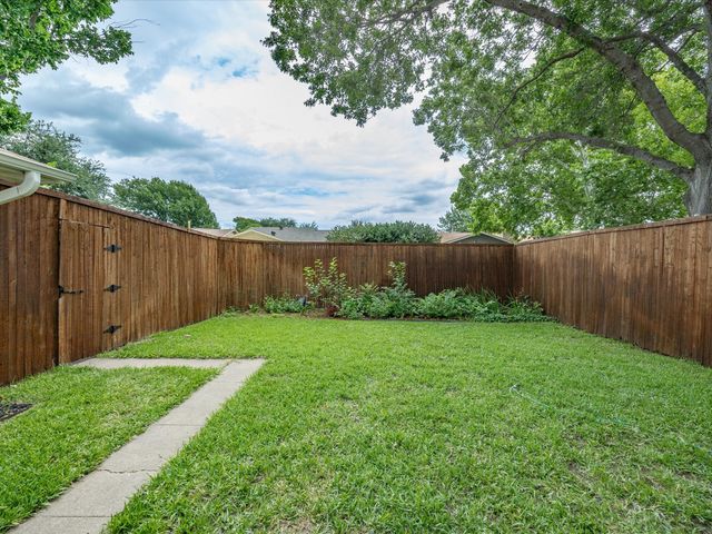 1907 Rambling Ridge Lane, Carrollton, TX 75007