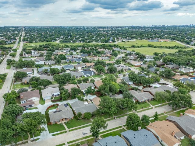 1907 Rambling Ridge Lane, Carrollton, TX 75007