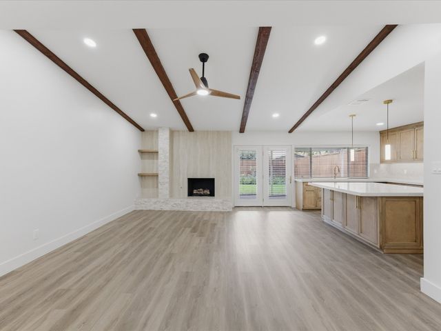 1907 Rambling Ridge Lane, Carrollton, TX 75007
