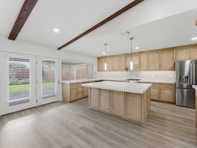 1907 Rambling Ridge Lane, Carrollton, TX 75007