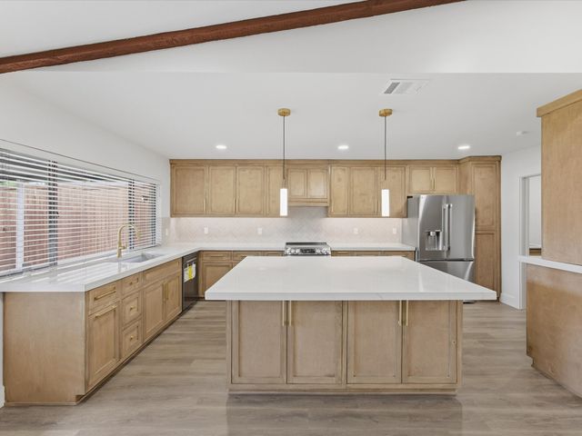 1907 Rambling Ridge Lane, Carrollton, TX 75007