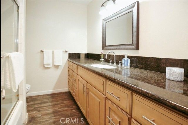 14141 Dickens 111, Sherman Oaks, CA 91423