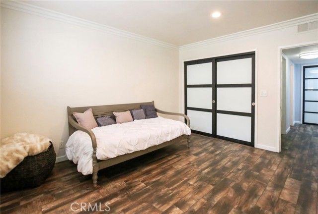 14141 Dickens 111, Sherman Oaks, CA 91423