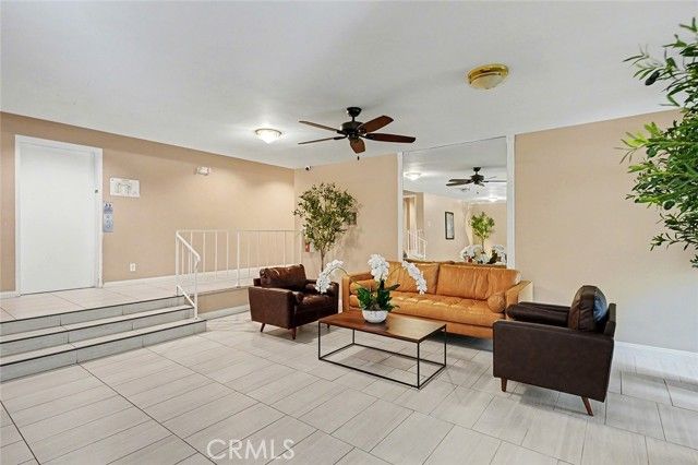 14141 Dickens 111, Sherman Oaks, CA 91423