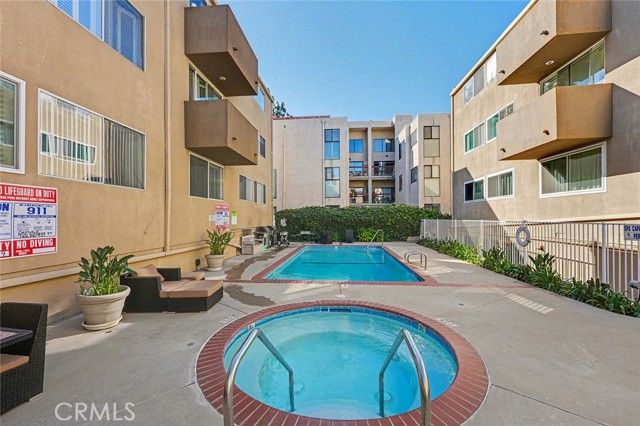 14141 Dickens 111, Sherman Oaks, CA 91423