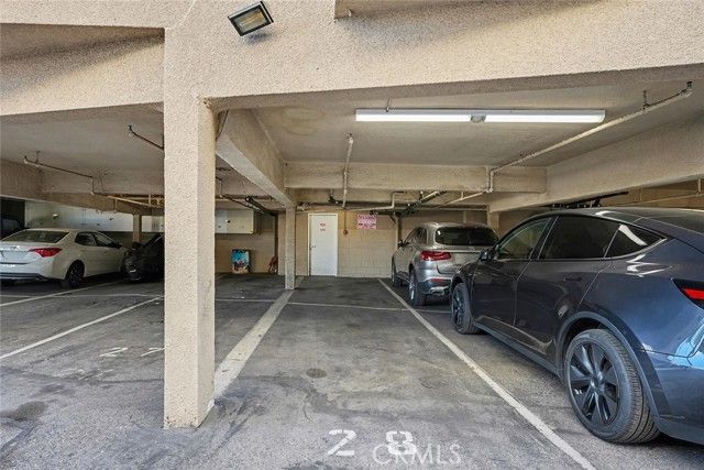 14141 Dickens 111, Sherman Oaks, CA 91423