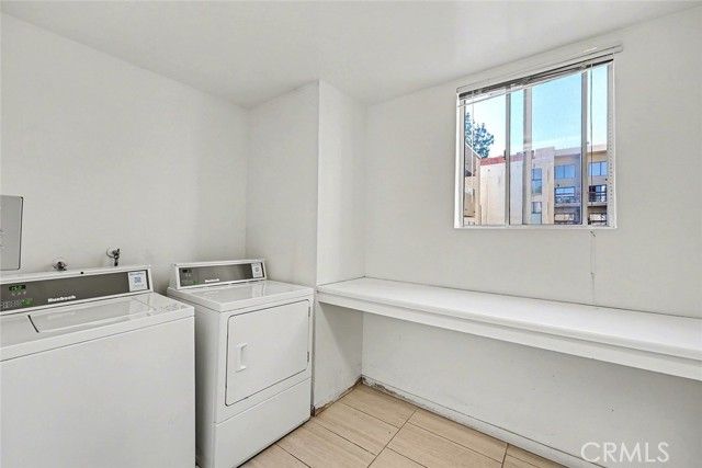 14141 Dickens 111, Sherman Oaks, CA 91423