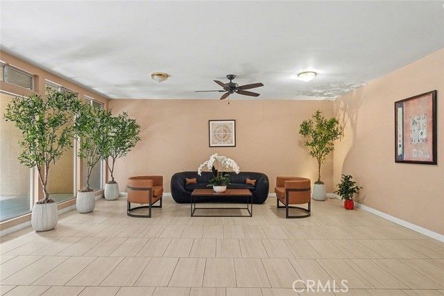 14141 Dickens 111, Sherman Oaks, CA 91423