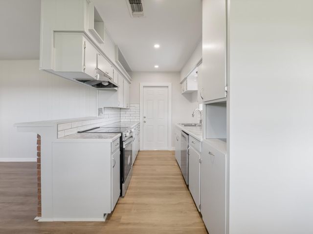 3925 Heatherglen Street, Bay City, TX 77414