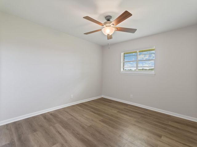 3925 Heatherglen Street, Bay City, TX 77414