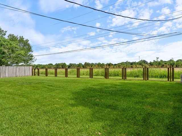 3925 Heatherglen Street, Bay City, TX 77414