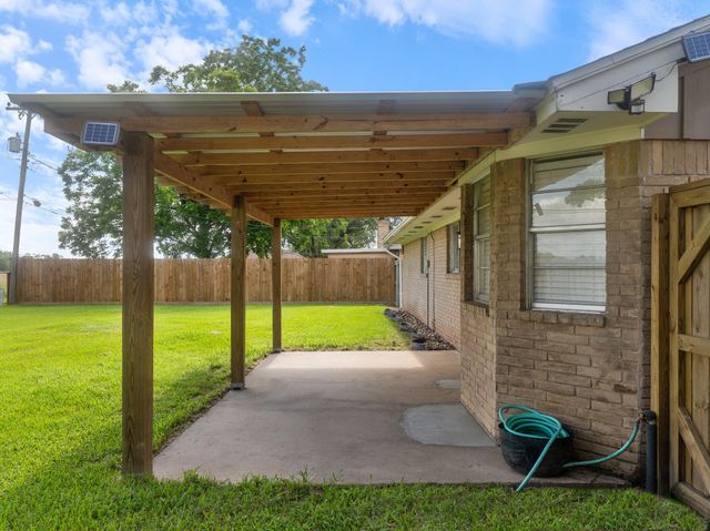 3925 Heatherglen Street, Bay City, TX 77414