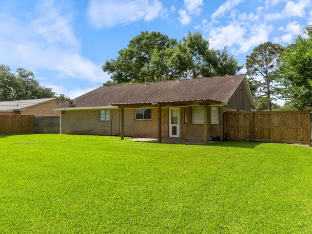 3925 Heatherglen Street, Bay City, TX 77414
