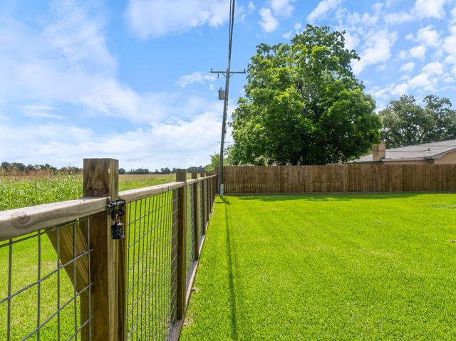 3925 Heatherglen Street, Bay City, TX 77414