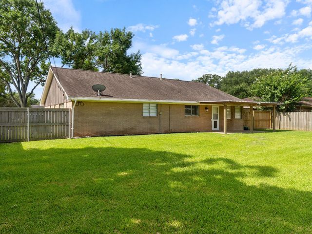 3925 Heatherglen Street, Bay City, TX 77414
