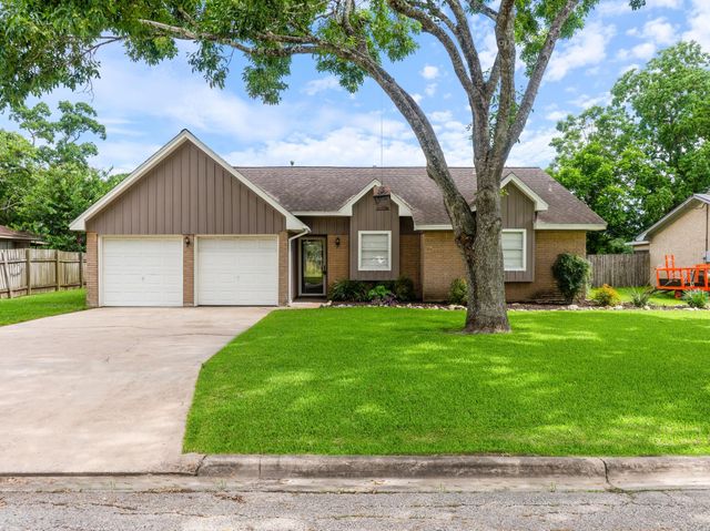 3925 Heatherglen Street, Bay City, TX 77414