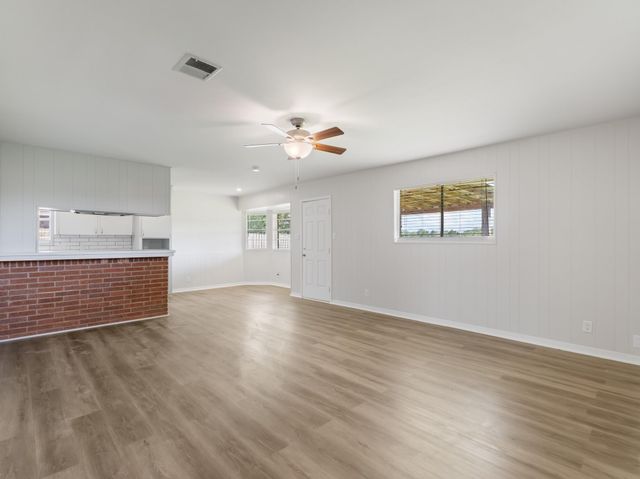 3925 Heatherglen Street, Bay City, TX 77414
