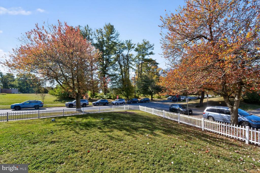Image 2 of property listing at 11901 HUNTERS LN, Rockville, MD 20852