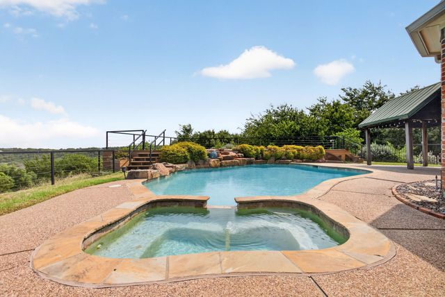 616 Redbud Court, Cedar Hill, TX 75104