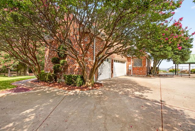 616 Redbud Court, Cedar Hill, TX 75104
