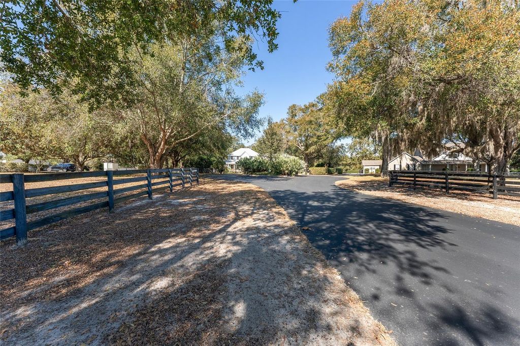 Image 5 of property listing at 2756 CUTTERS CORNER, The Villages, FL 32162