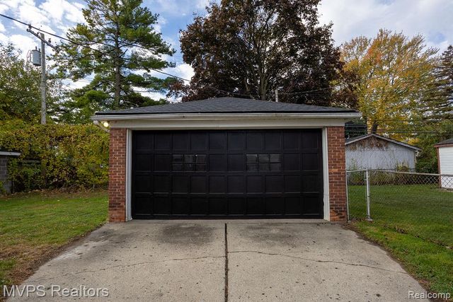 15420 Couzens Avenue, Eastpointe, MI 48021