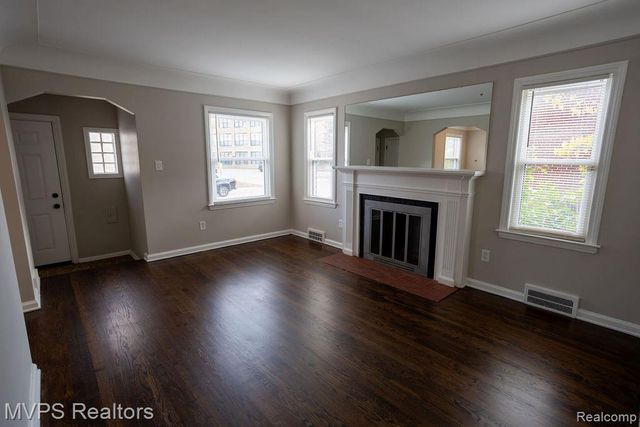 15420 Couzens Avenue, Eastpointe, MI 48021