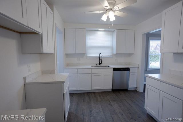 15420 Couzens Avenue, Eastpointe, MI 48021