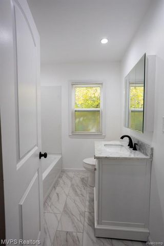 15420 Couzens Avenue, Eastpointe, MI 48021