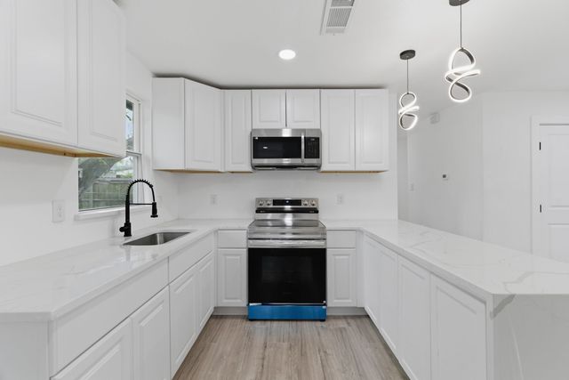 1421 Swiss, Arlington, TX 76010