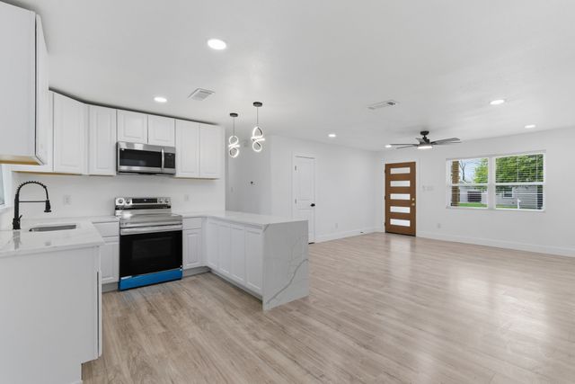 1421 Swiss, Arlington, TX 76010