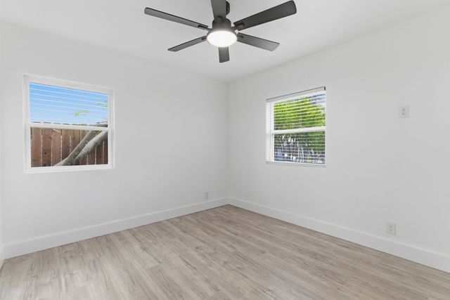 1421 Swiss, Arlington, TX 76010