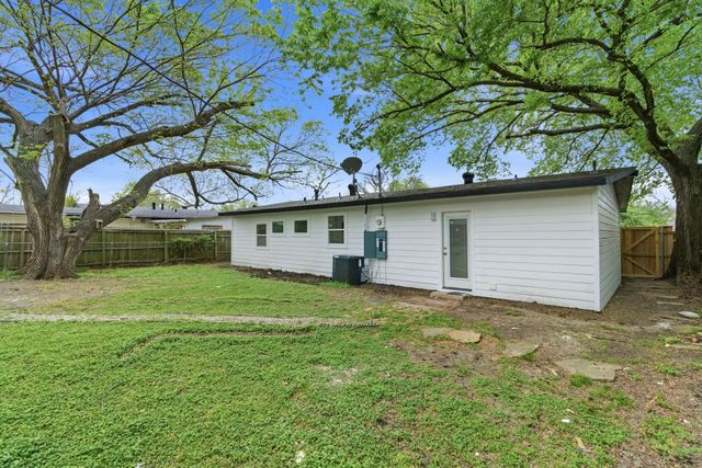 1421 Swiss, Arlington, TX 76010