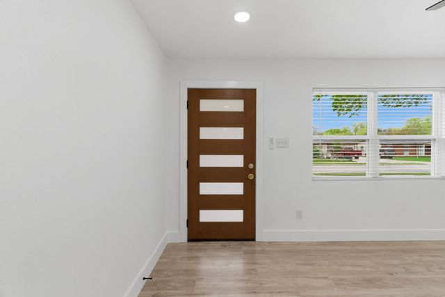 1421 Swiss, Arlington, TX 76010