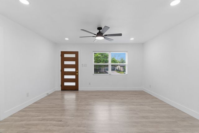 1421 Swiss, Arlington, TX 76010